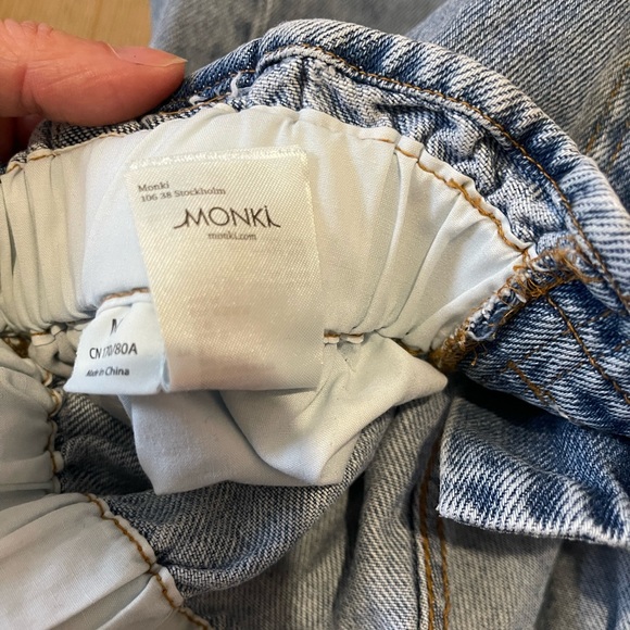 High waisted ruched detail jean shorts - Picture 6 of 7